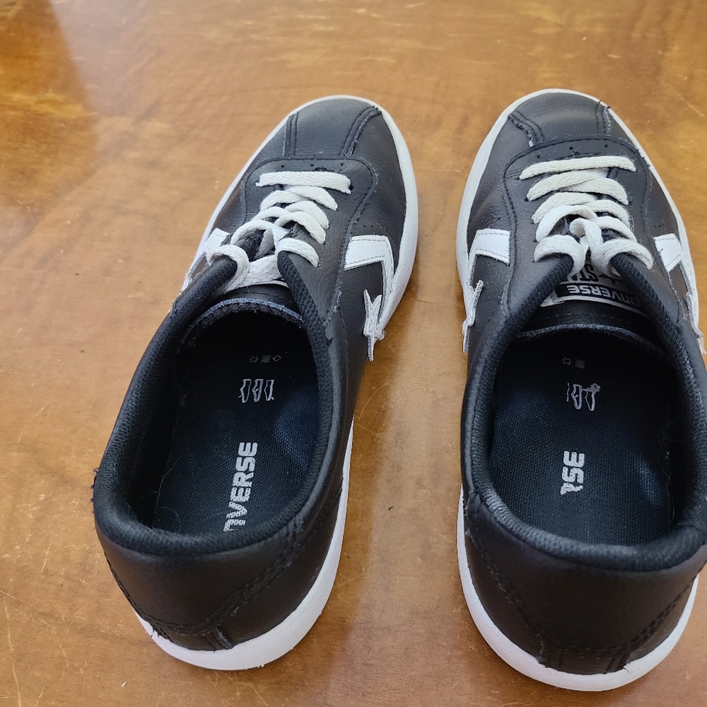 Converse Leather Junior Size 2 Sneakers Athletic - Picture 4 of 8